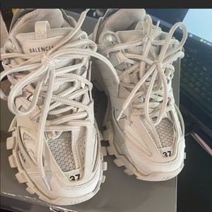 Balenciagas good condition white 🔥🔥🔥